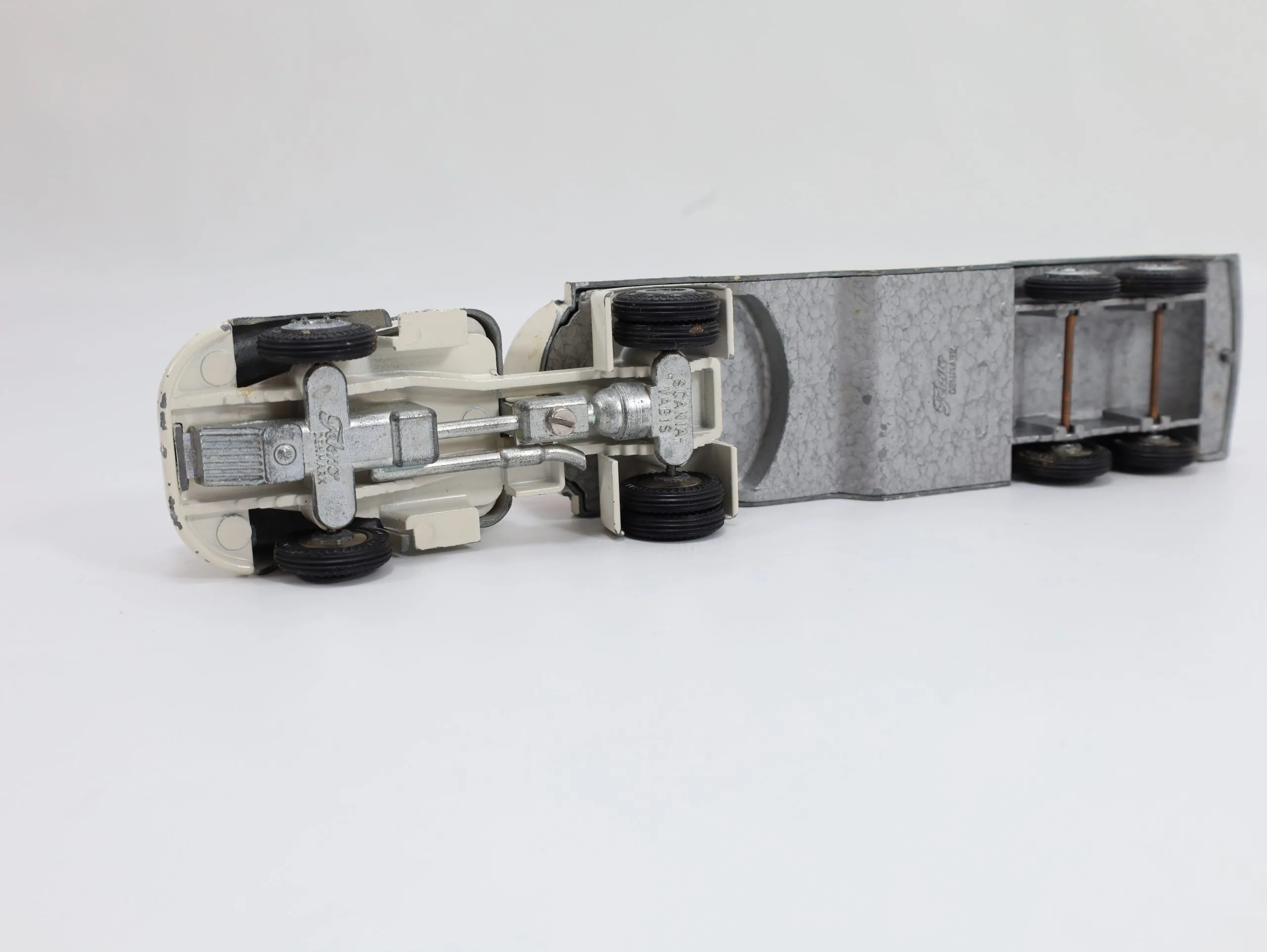 Tekno Danmark – Scania Vabis Esso tankbil (vintage lekebil) - Image 7