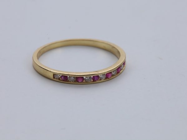 Gullring med rubiner og diamanter – 18K gull, 0,13 ct + 0,13 ct, str. 17 mm - Image 2