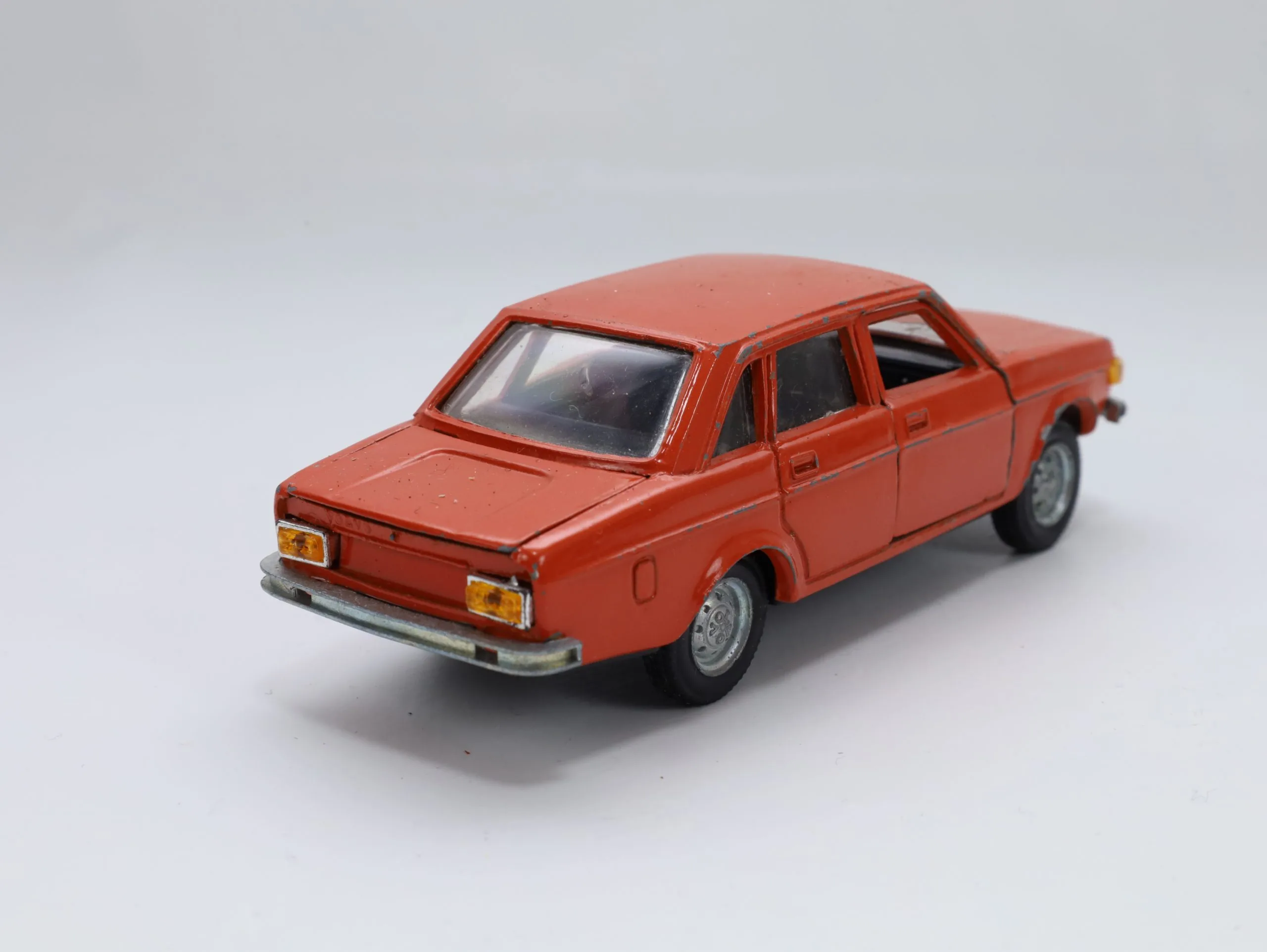 Inter-Cars Nacoral Volvo 144 – Vintage modellbil fra Spania - Image 3