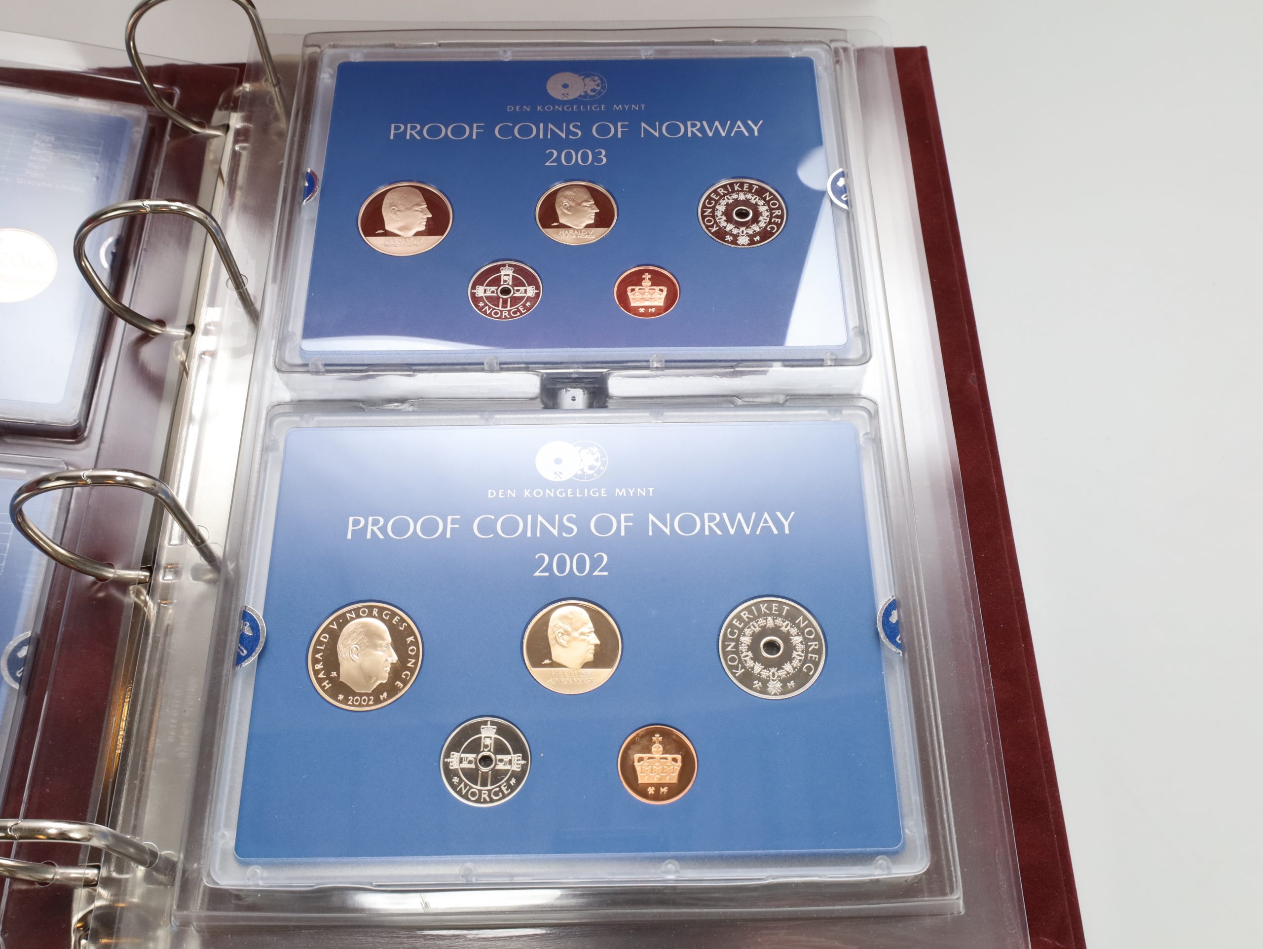 Samleboks Norske Proofsett 1996–2005 – Komplett perm med årssett - Image 3