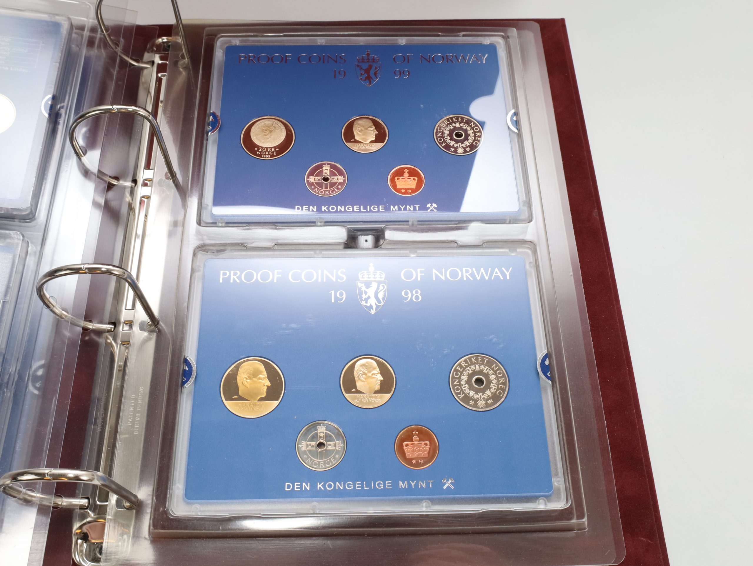 Samleboks Norske Proofsett 1996–2005 – Komplett perm med årssett - Image 5